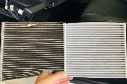 汚れやホコリが溜まった車のエアコンフィルター